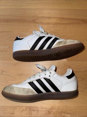 Adidas Kids Samba Indoor Soccer Sneaker in Black and White size 2